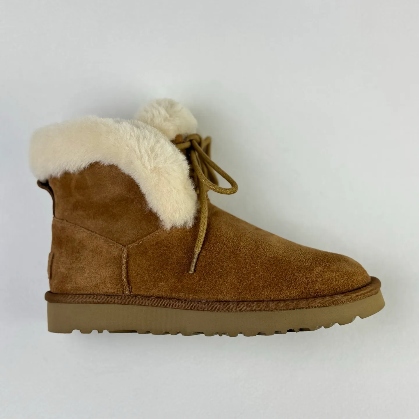 The top version in Guangzhou has arrived. Local 💰600 UGG Classic Novelty comfortable and fashionable snow boots for women. Maroon color has arrived.